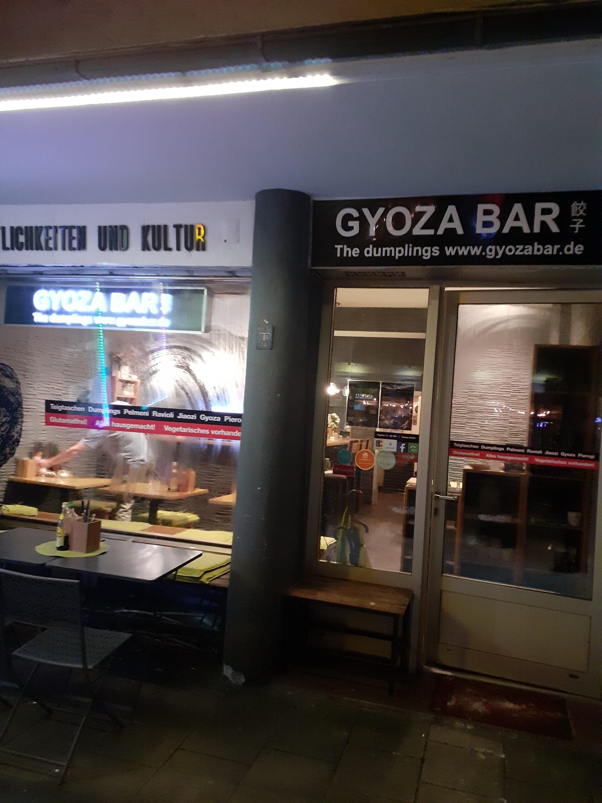 20221218_172559 Gyoza Bar von außen