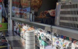 Mustafas Gemüse Kebap von außen